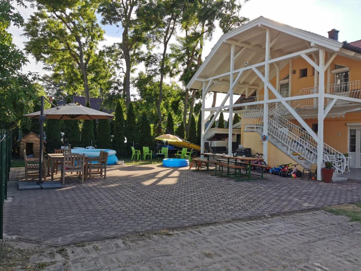 Silver Beach Resort Zamárdi Exteriör bild
