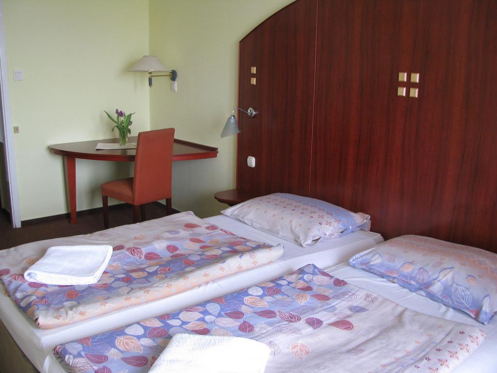 Silver Beach Resort Zamárdi Exteriör bild