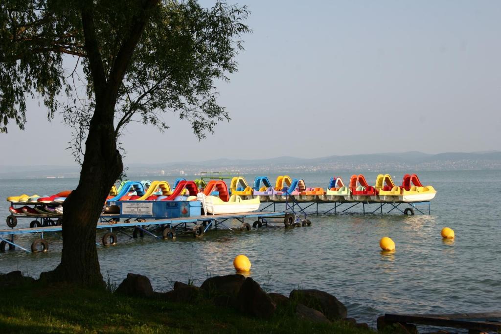 Silver Beach Resort Zamárdi Exteriör bild